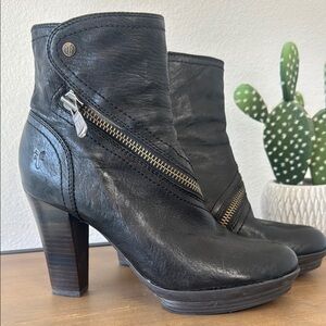 Frye Black Heeled Boots with Thick Heel and Zipper